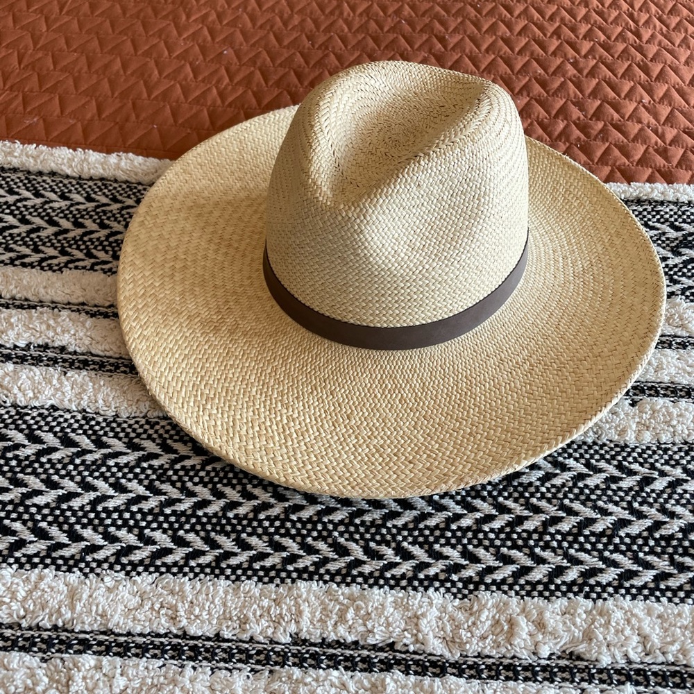 Janessa leoné straw hat with grey/taupe leather band sz.M